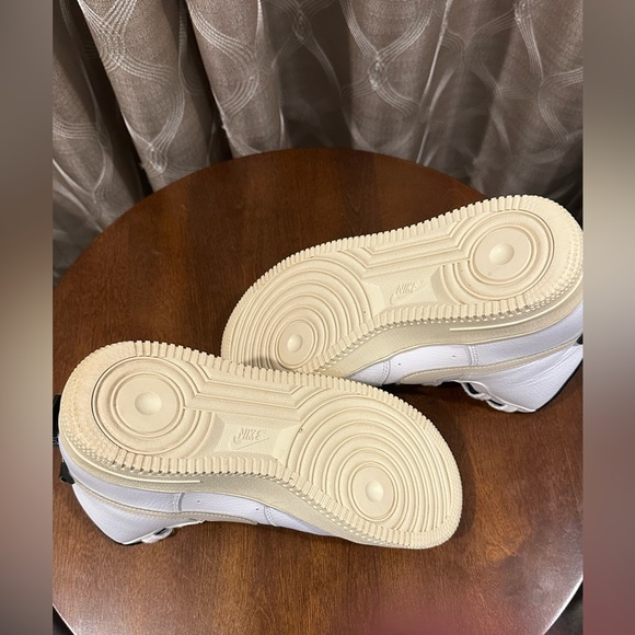 Nike Unique Women’s Air Force 1 High Utility White Light Cream Reverse Tag 8.5 - Picture 8 of 13